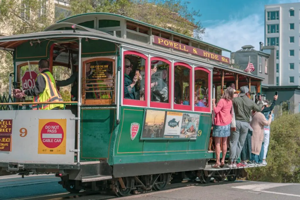 Urban Travel Photographer – busy crosswalk in Shibuya Tokyo