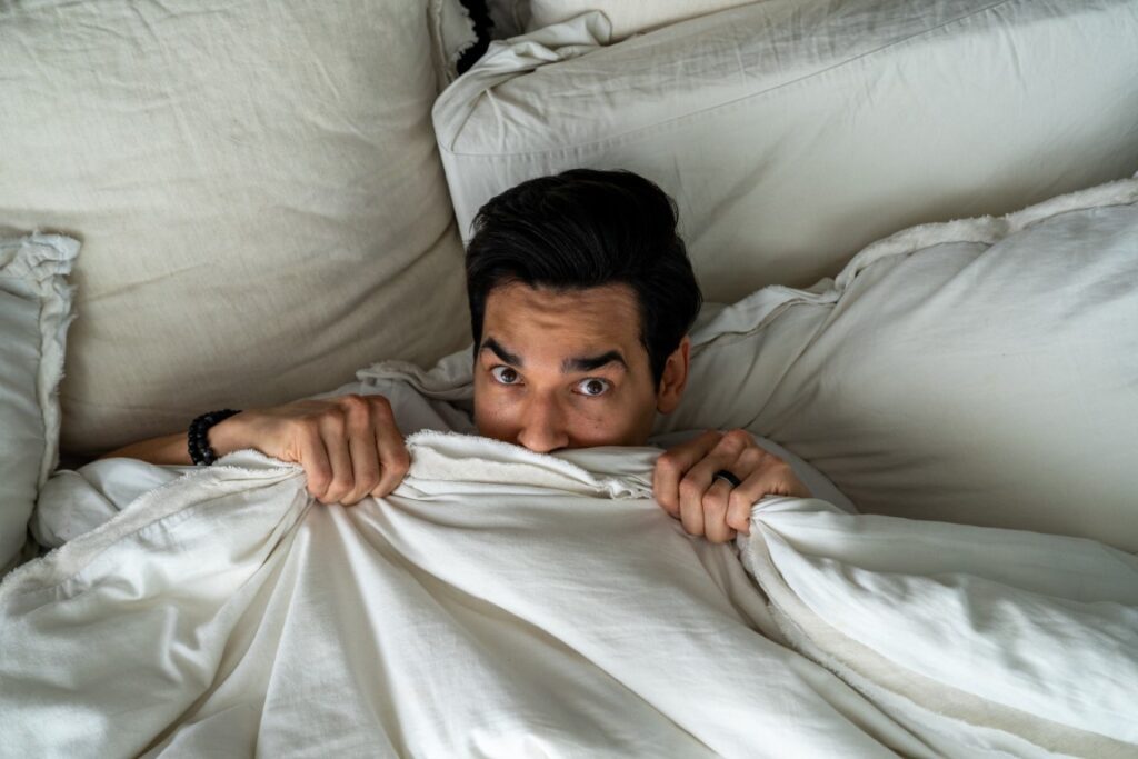 Lifestyle Photography – friends enjoying rooftop sunset