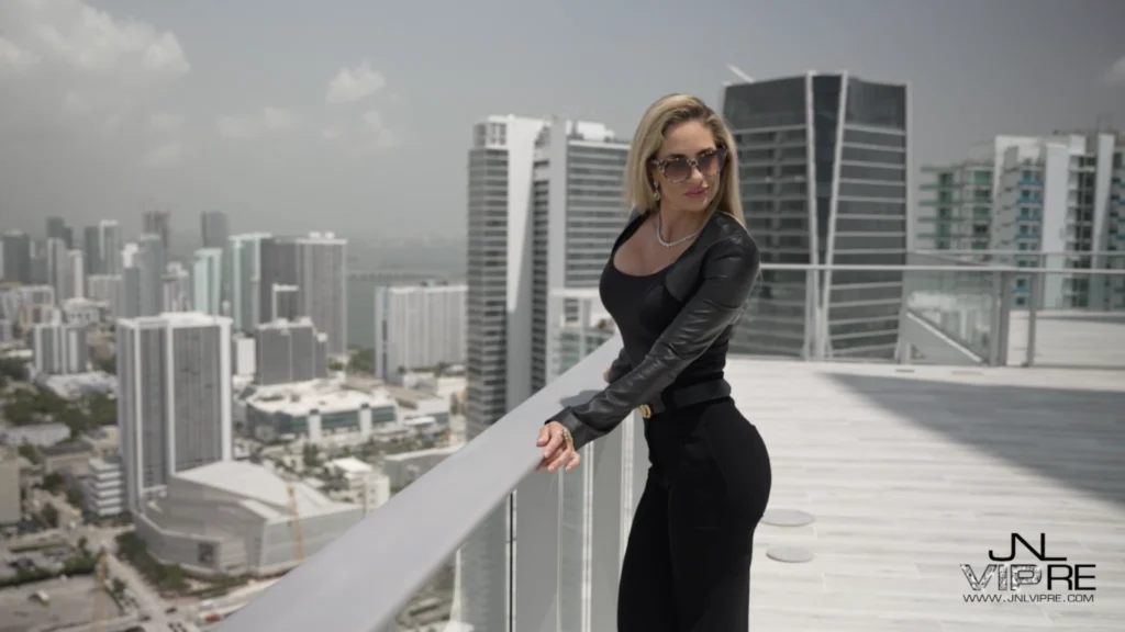 Lifestyle Photography – stylish lifestyle portrait on rooftop