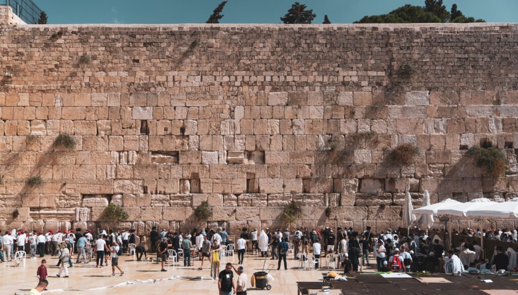 Travel and Urban Photography – New York City night skyline by Dov Gurewicz