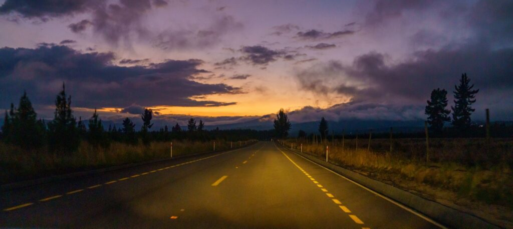 Urban Travel Photography – busy street in Tokyo evening