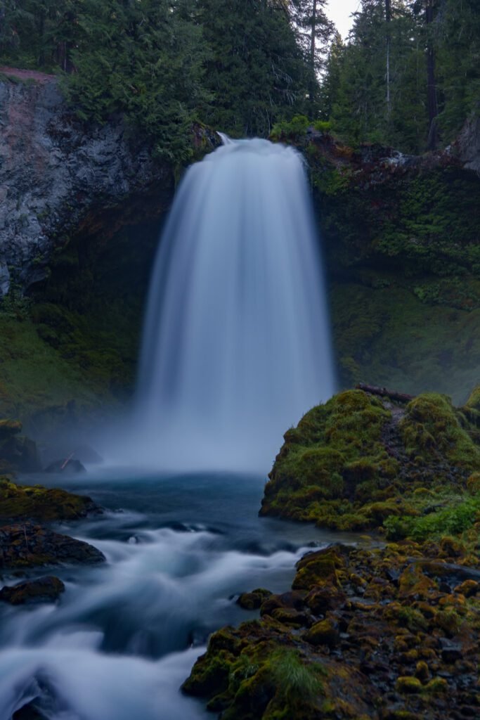Sahalie falls oregon mckenzie river waterfall